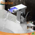 2014 neue Stil Chrom einzigen Griff Becken Wasser Mischbatterie Bad Wasserfall LED Wasserhahn (QT14510F)